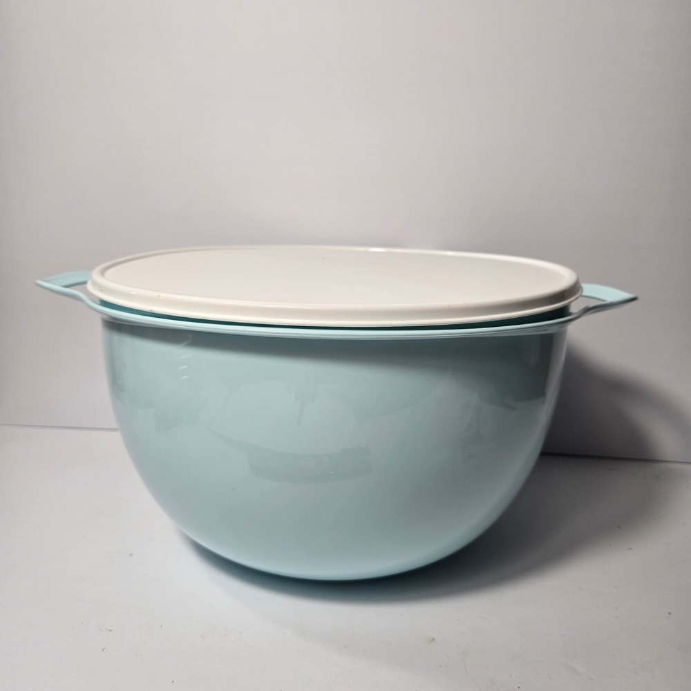 Tupperware Thatsa Mega Bowl 42 Cup 10L Light Blue with White Lid 5377A-2